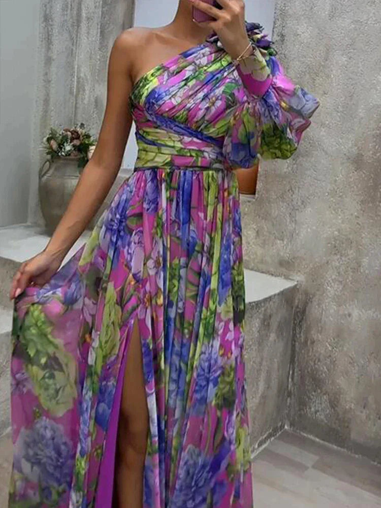Elegantes Damen Einärmeliges Maxikleid mit lila Blumenmuster und seitlichem Schlitz, perfekt für festliche Anlässe.