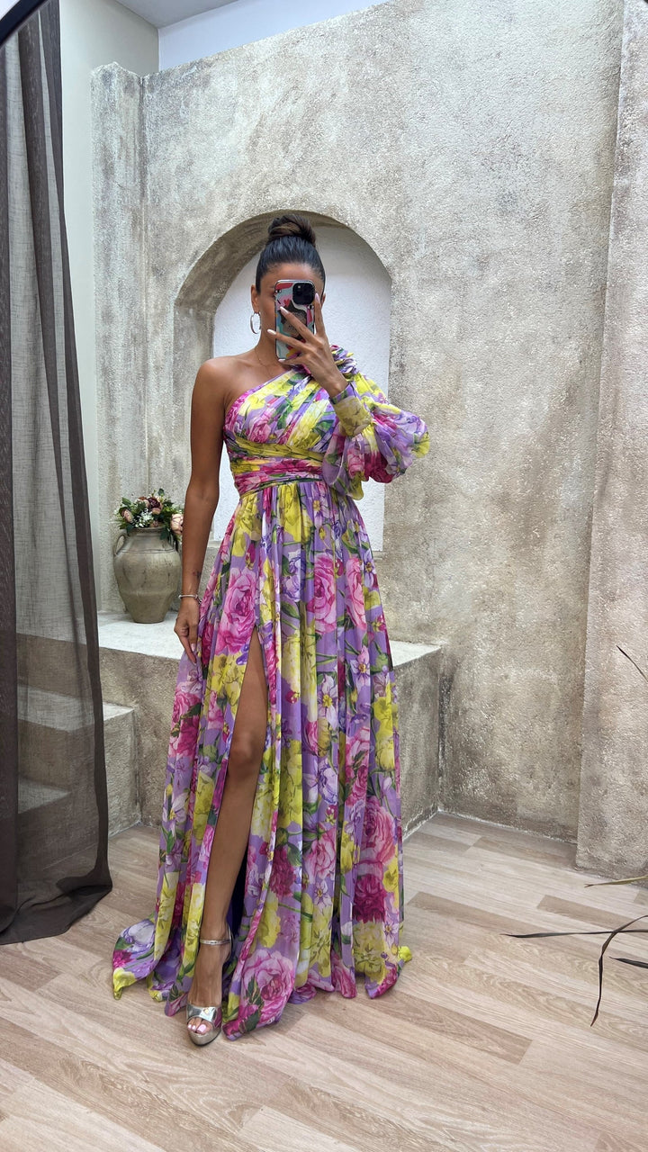 Modernes Ein-Schulter-Damenkleid im Maxischnitt, elegant und sommerlich, ideal für festliche Anlässe oder Freizeit.