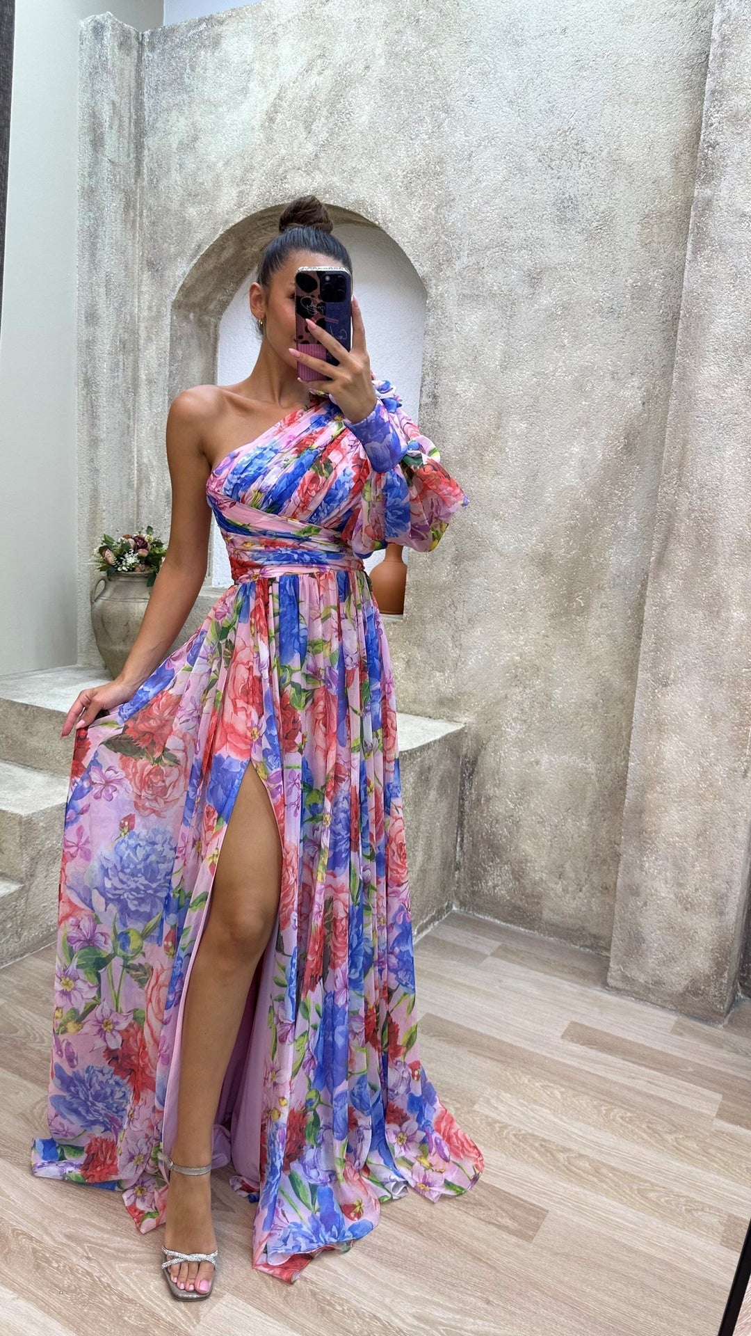 Festliches & freizeitliches Ein-Schulter-Damen-Maxikleid für den Sommer, mit elegantem Blumenmuster.