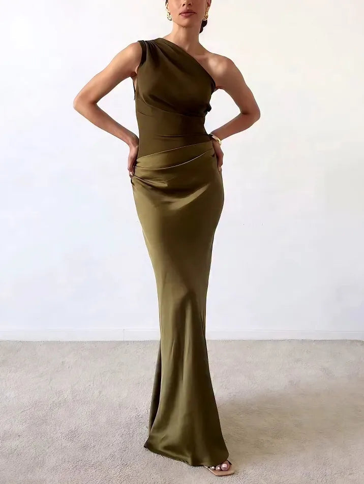 Festliches Ein-Schulter-Kleid für Damen, bodenlang und mit eleganten Falten für besondere Anlässe.