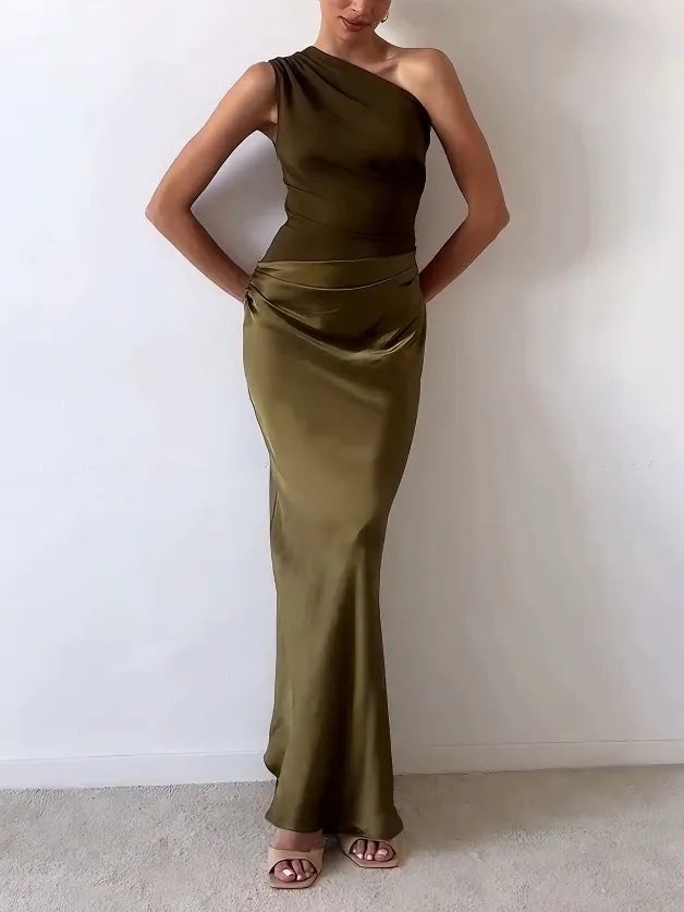 Exklusives Damen-Maxikleid für besondere Anlässe, mit einer Schulter und luxuriösen, weich fallenden Falten.