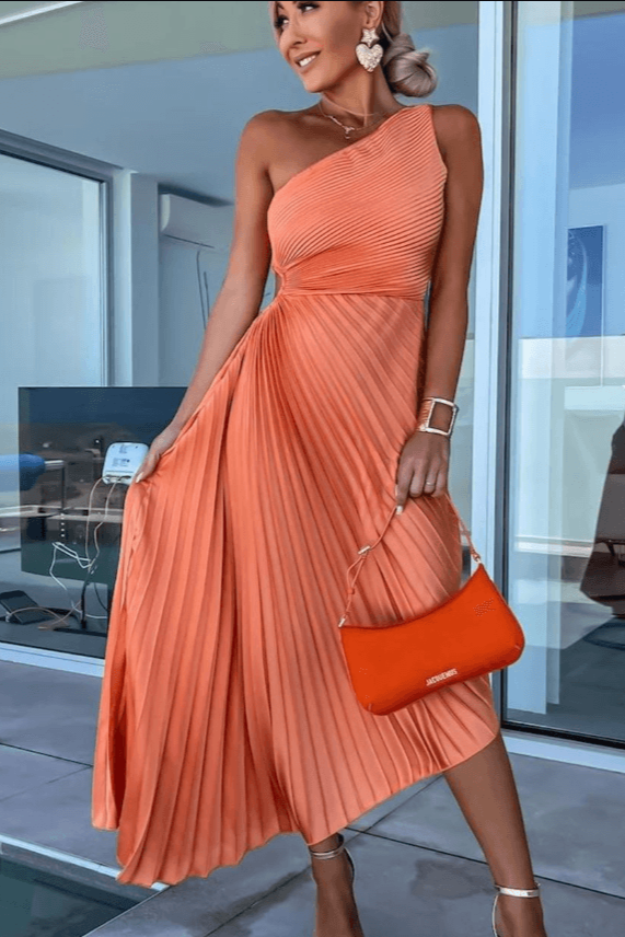 Wunderschönes Damenkleid mit elegantem Einschulter-Design und stilvollem Faltenrock. Ideal für jede Party.