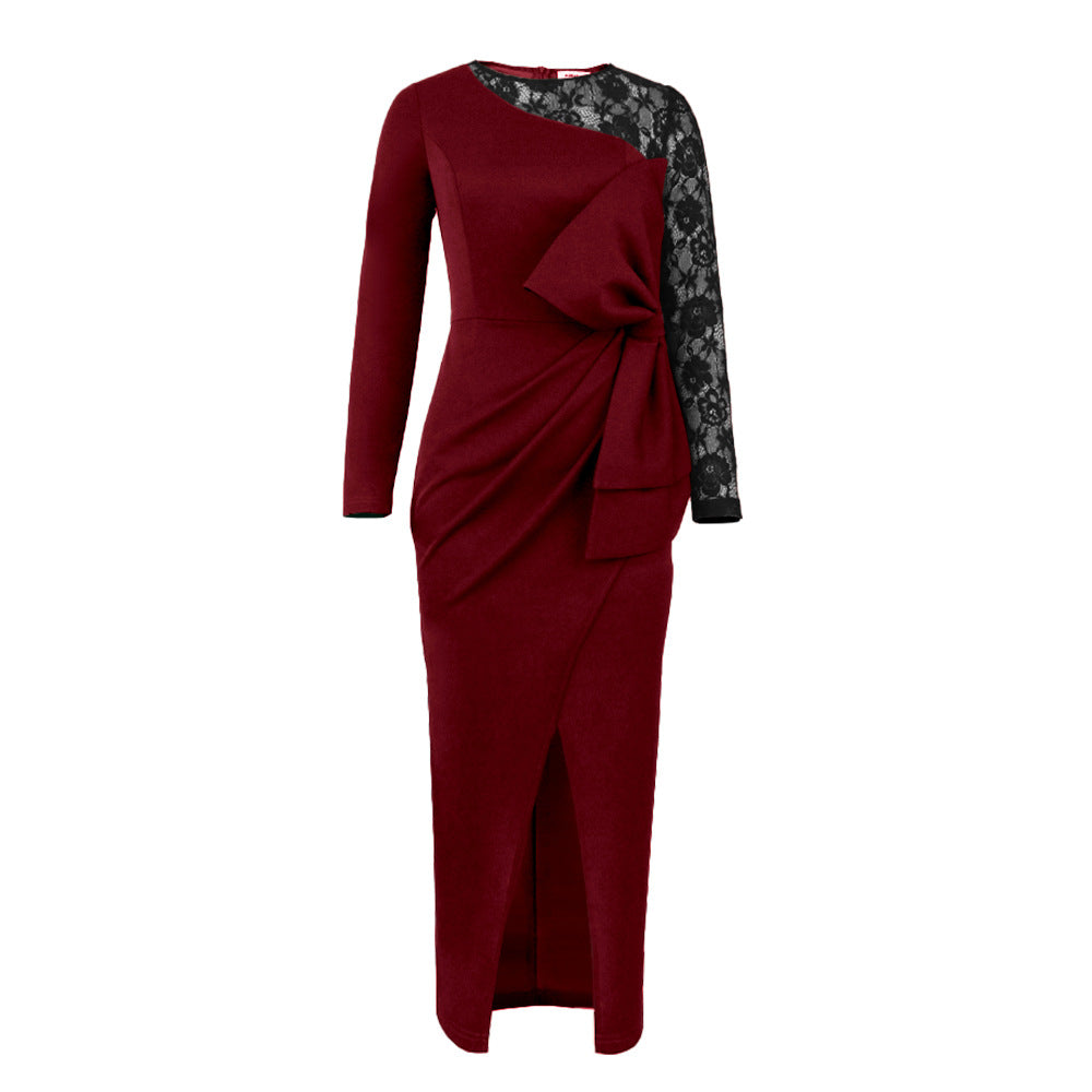 Abendkleid für Damen: Elegantes Etuikleid mit feinen Spitzenärmeln und raffinierter Drapierung, ideal für festliche Events.
