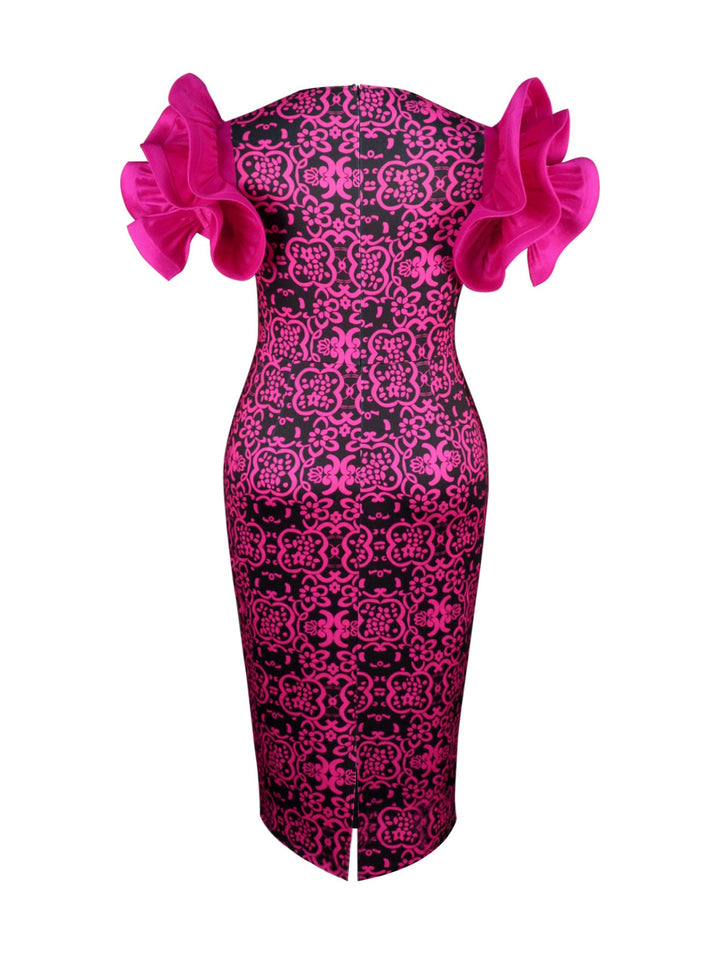 Magenta Abendkleid für Damen, elegant und figurbetont, mit dezentem floralem Muster und markanten Puffärmeln.