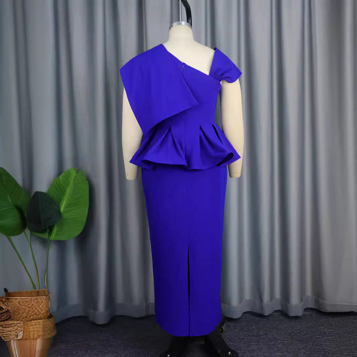 Elegantes Anlasskleid für Damen, ideal für Hochzeiten oder festliche Events, mit asymmetrischer Schulter und Volant.