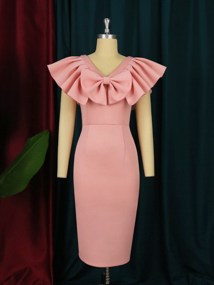 Modernes Damen Cocktailkleid/Abendkleid schulterfrei, mit Schleifen & Falten, perfekt für Events.