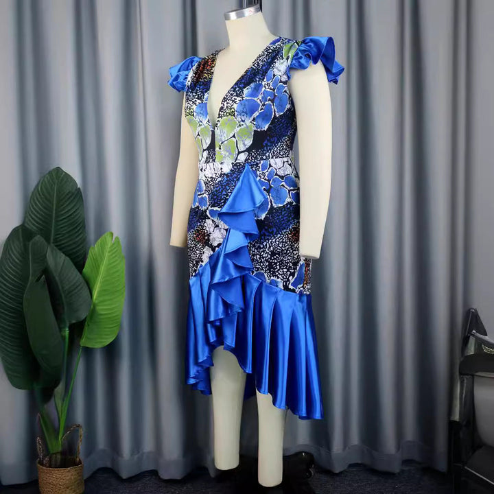 Rüschenkleid Damen, V-Ausschnitt. Elegantes Sommerkleid mit floralem Muster für besondere Anlässe.