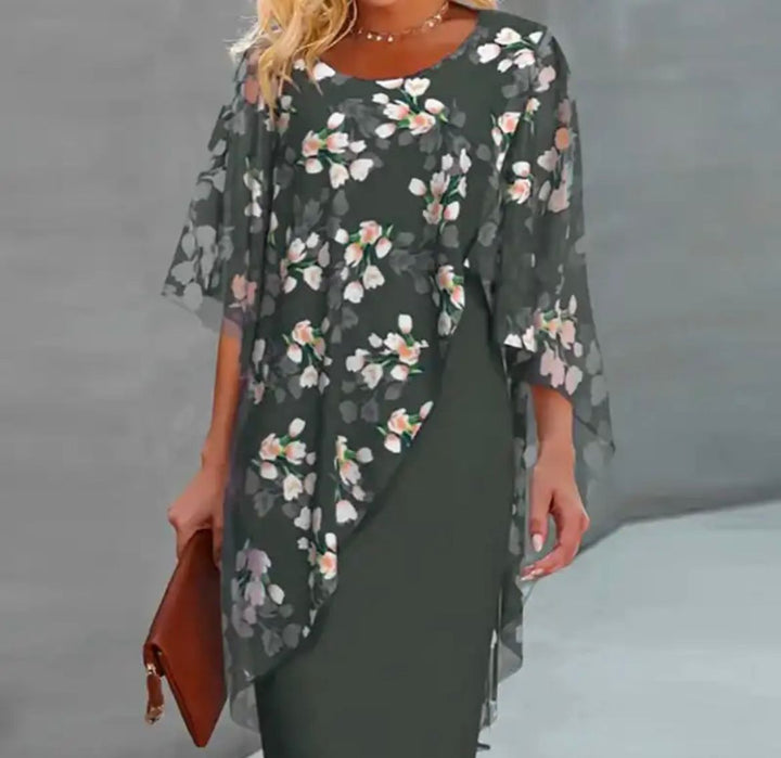 Stilvolles Damenkleid mit lebhaftem Blumenprint. Ideal als bequemes Sommerkleid oder schickes Frühlingsoutfit.