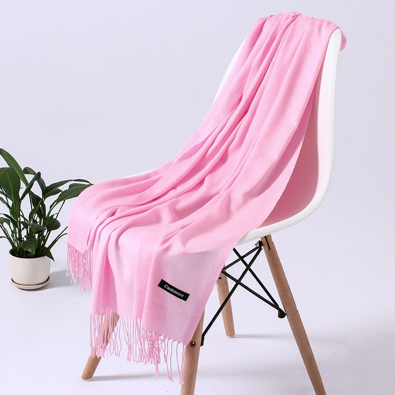 Modisches Damen Halstuch, perfekt als stilvoller Akzent für Frühling & Sommer.