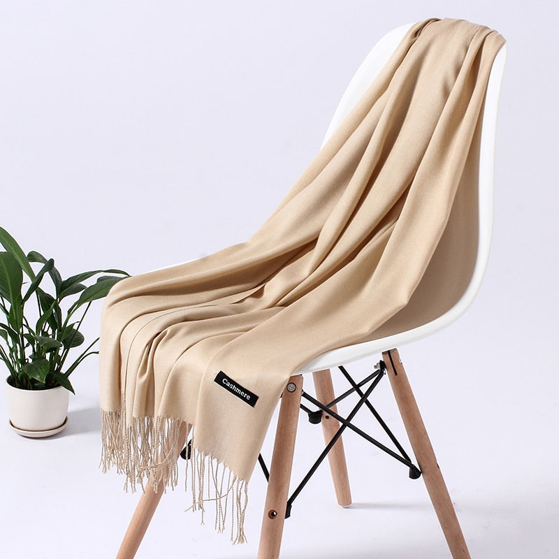 Schickes Damen Halstuch für einen individuellen und eleganten Stil.