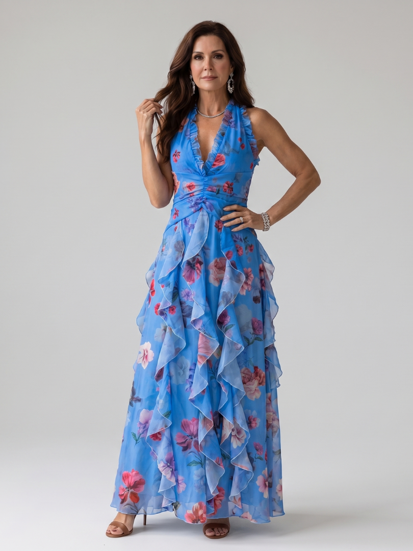 Elegantes Damen Abendkleid im Maxischnitt, mit Halterneck, feinem Blumenmuster und fließenden Rüschen.