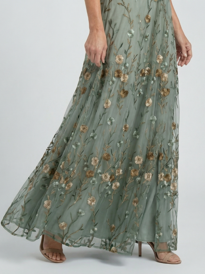 Salbeigrünes Damen Halterneck Midikleid mit Blumenmuster, leicht & elegant, perfekt für Frühling und Sommer.