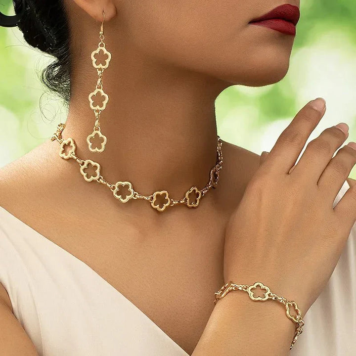 Elegantes Damen Kleeblatt Schmuckset aus Edelstahl mit Halskette, Armband & passenden Ohrringen.
