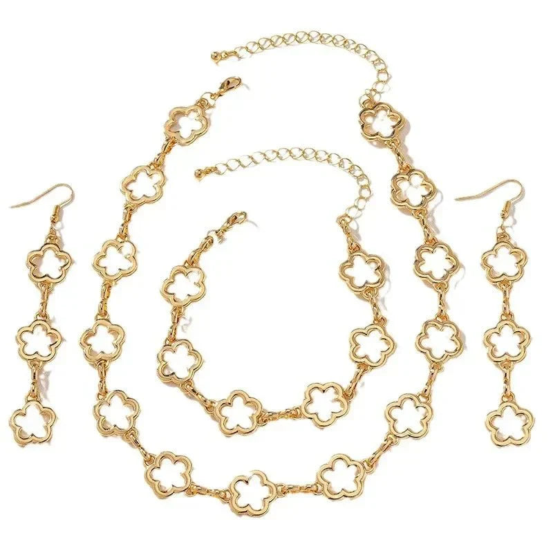 Schlichtes, elegantes Damen Kleeblatt Schmuckset aus Edelstahl – zeitloses Design.