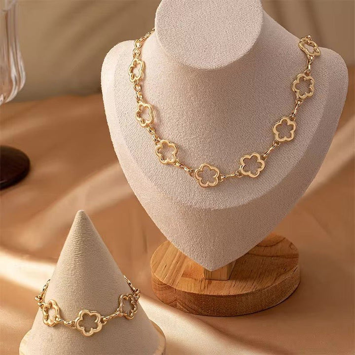 Glänzendes Edelstahl Kleeblatt Schmuckset für Damen, elegant und langlebig.