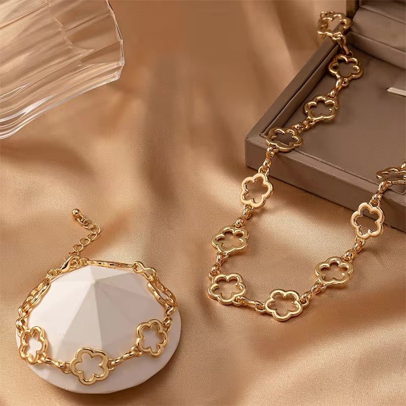 Luxuriöses Damen Kleeblatt Schmuckset aus Edelstahl, ein perfektes Geschenk für besondere Anlässe.