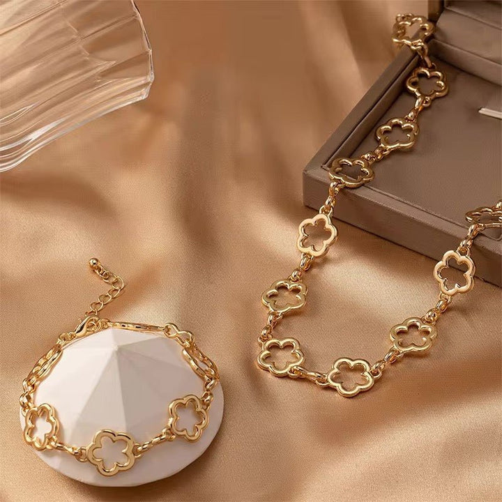 Luxuriöses Damen Kleeblatt Schmuckset aus Edelstahl, ein perfektes Geschenk für besondere Anlässe.