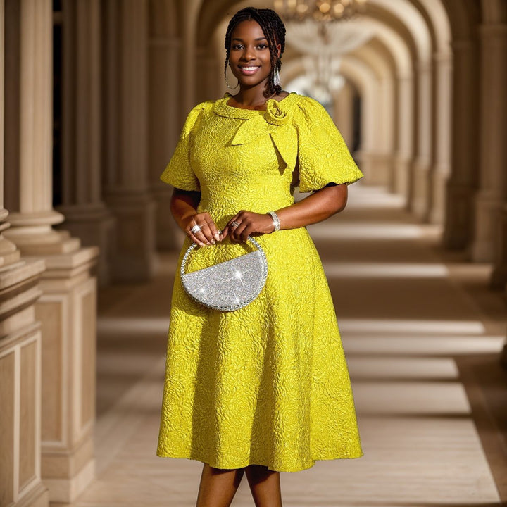 Elegantes Damen Kleid mit zartem Blumendruck, Puffärmeln & Schleife für festliche Anlässe.