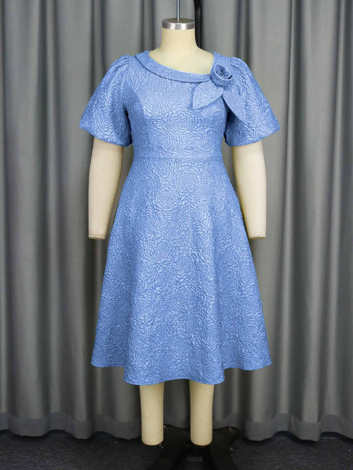 Festliches Damenkleid mit floralem Muster, knielang, Puffärmel, Rundhals & Schleife.