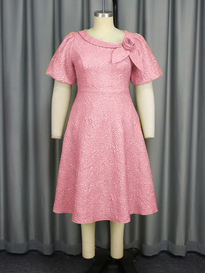 Knielanges Damenkleid, elegant, mit farbenfrohem Blumendruck, Schleife & Puffärmeln.