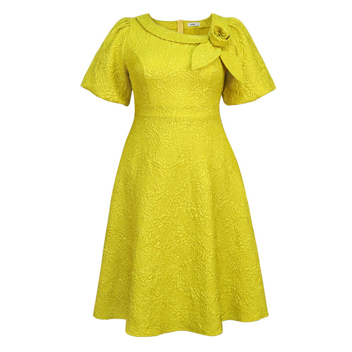 Knielanges Damenkleid mit floralem Muster, Puffärmeln & dekorativer Schleife. Ideal für Sommer.