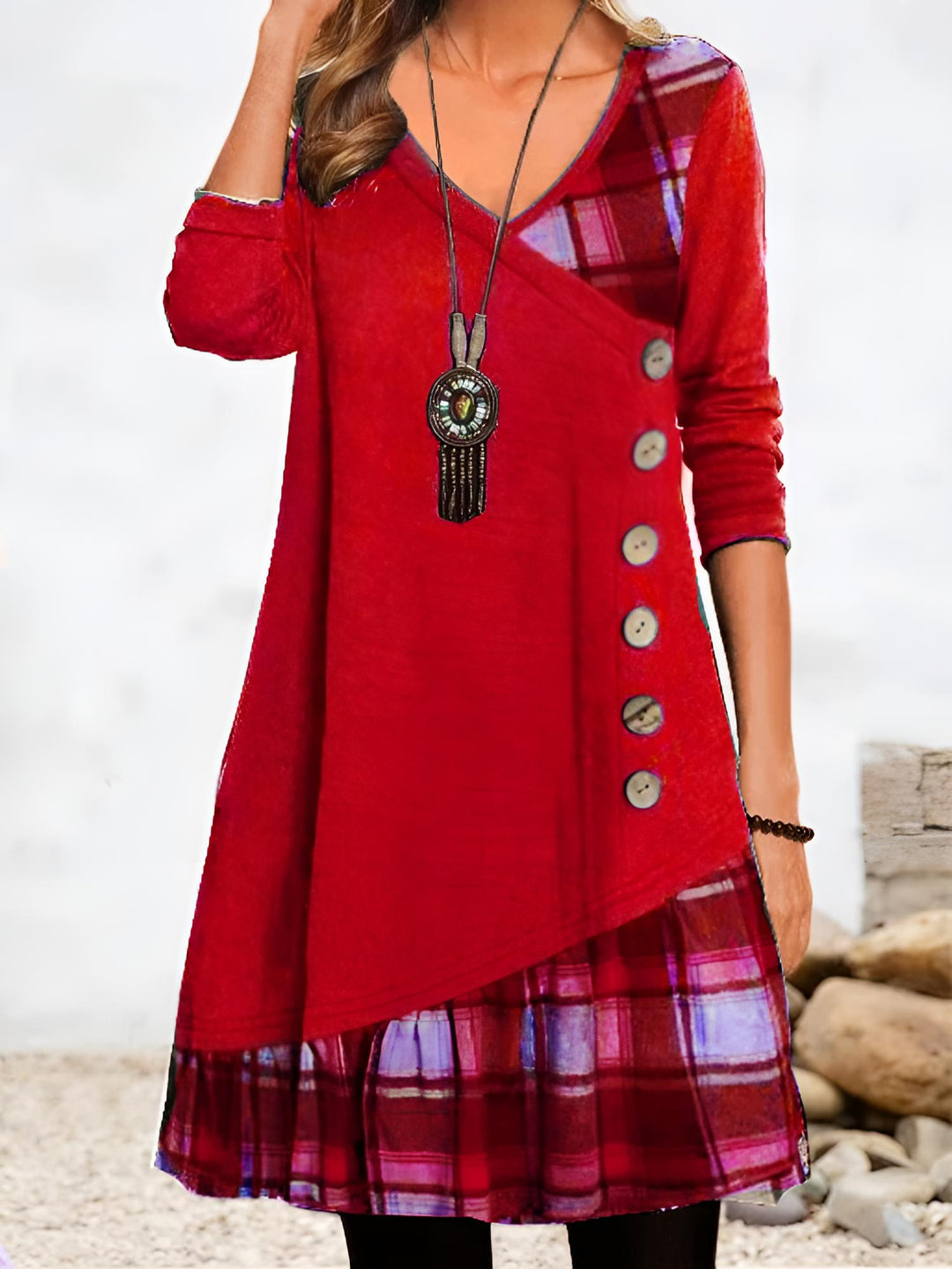 Schickes Damen Lagenkleid mit V-Ausschnitt. Dieses elegante Freizeitkleid ist auch ein perfektes Abendkleid für Damen.