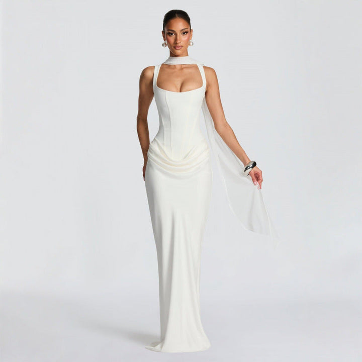 Elegantes Damen Maxi-Kleid mit schmeichelhaften Drapierungen, perfekt für festliche Anlässe.