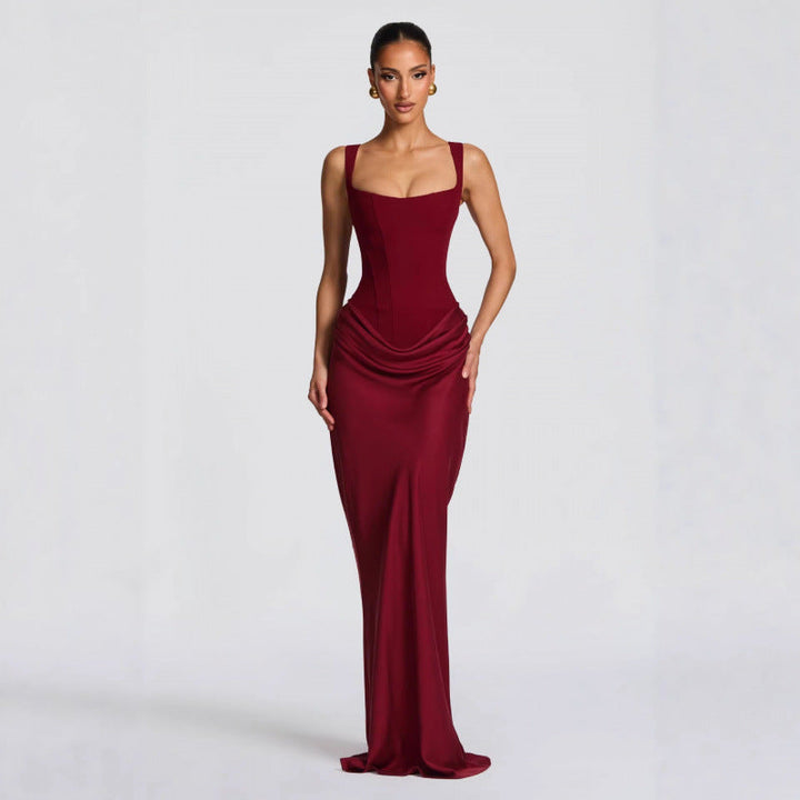 Festliches Damen Maxikleid mit feinen Drapierungen und elegantem Schnitt, ein stilvolles Partydress.
