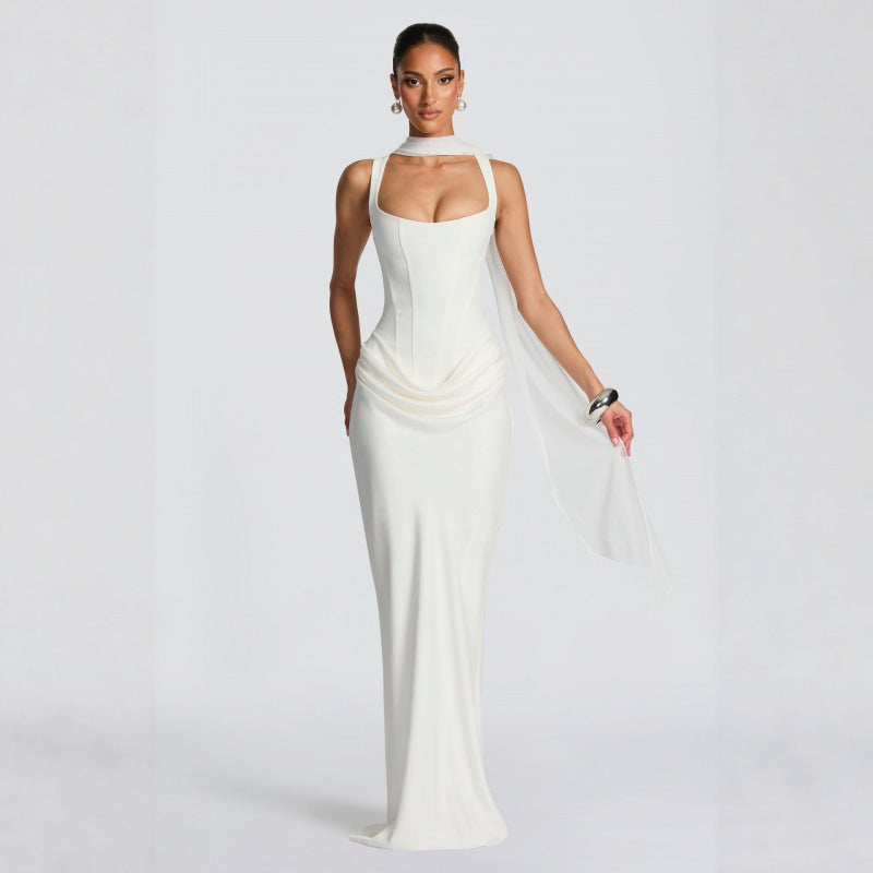 Damen Maxikleid, elegant drapiert, mit schmeichelhaftem Schnitt für festliche Events und Partys.