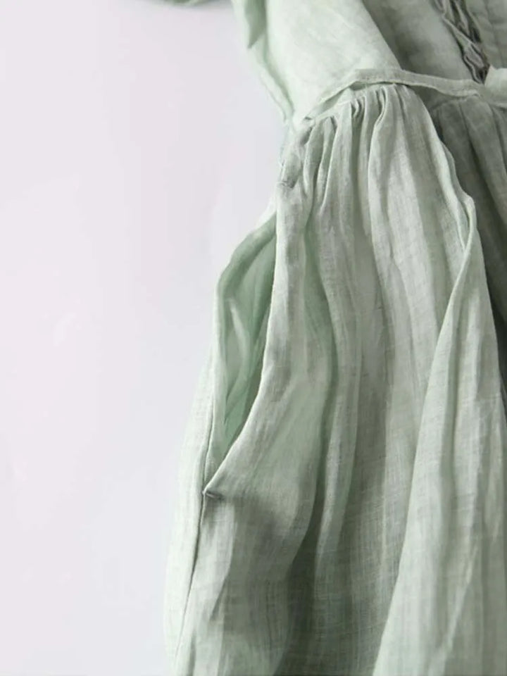 Weißes Damen Maxikleid, zeitloser Chic, perfekt als festliches oder casual Sommerkleid.