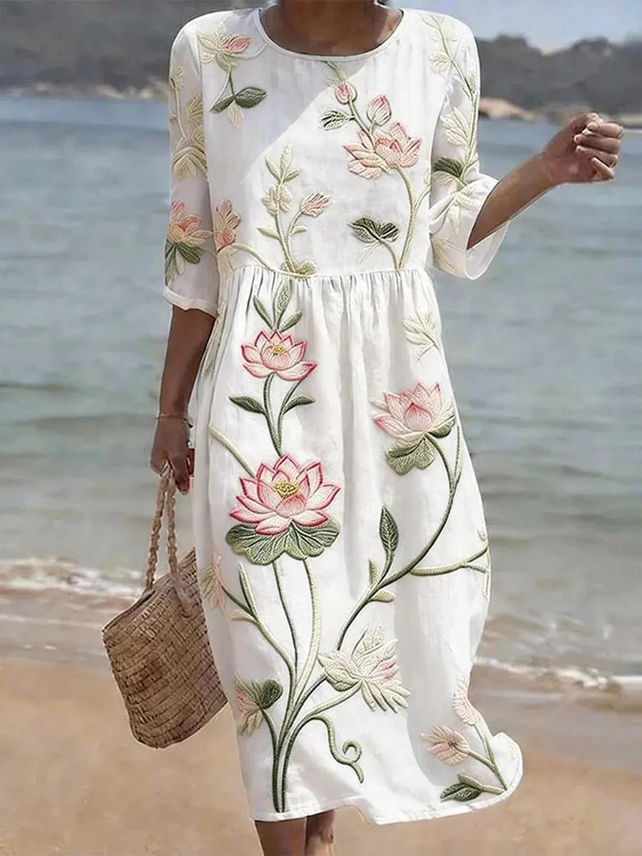 Elegantes Damen Maxikleid mit lebhaftem Blumen- & Pflanzenmuster, perfekt als Sommer- oder Festkleid.