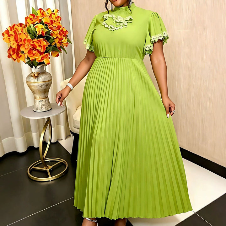 Elegantes Damen Maxikleid mit Plisseefalten, Rüschen und Stehkragen für besondere Anlässe und festliche Events.