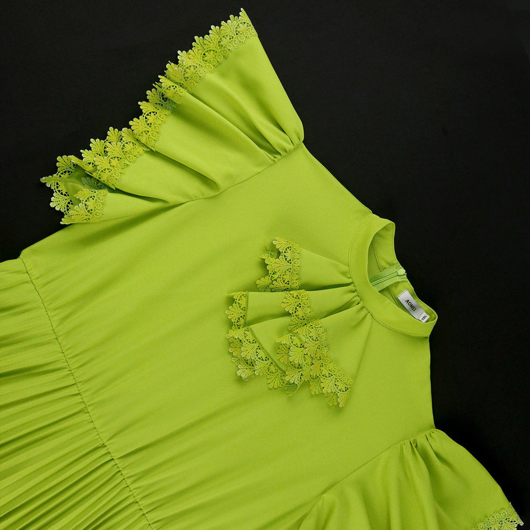 Glamouröses Damen Maxikleid, plissiert, mit Rüschen und Stehkragen, ideal für Hochzeiten und festliche Events.