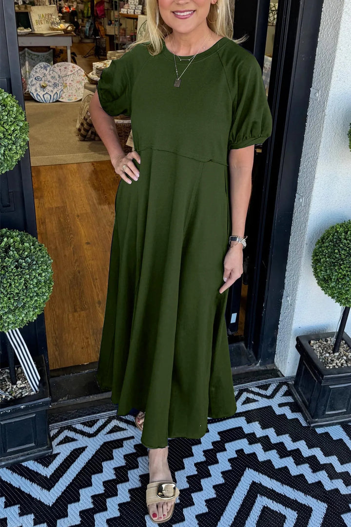 Lässiges, elegantes Damen Maxikleid für Freizeit. Langes Sommerkleid mit Puffärmeln und Rundhalsausschnitt.