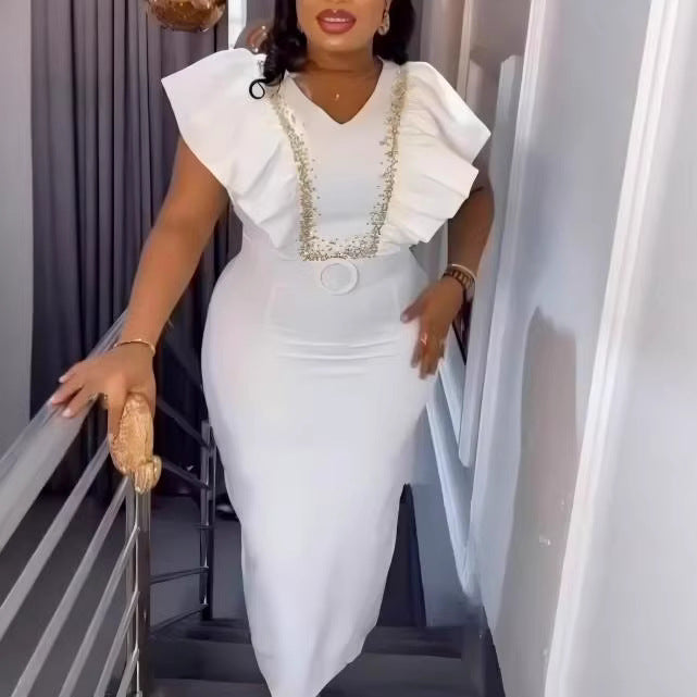 Elegantes Damen Maxikleid mit Rüschen und Glitzergürtel, perfekt für festliche Anlässe und Abende.