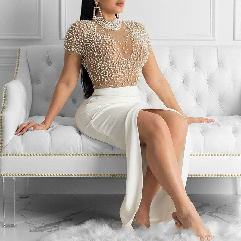 Elegantes Damen Maxikleid mit transparentem Oberteil & schimmernden Perlen. Perfekt für festliche Anlässe.