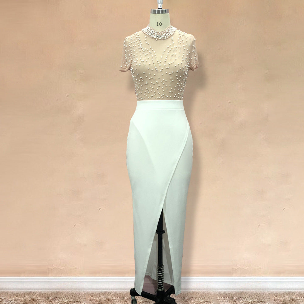 Glamouröses Perlenkleid für Damen mit transparentem Oberteil. Ideal als Abendkleid oder Partykleid.