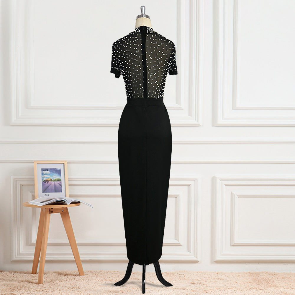Langes Abendkleid für Damen: elegantes Design, Perlen & transparentes Oberteil. Ideal für Hochzeitsgäste.