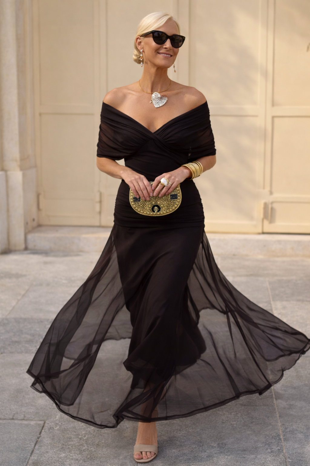 Elegantes Damen Sommerkleid, rotes Maxikleid mit V-Ausschnitt, plissiert, lang für Feste.