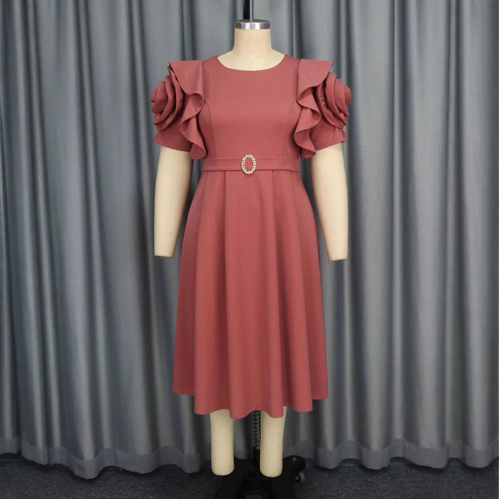 Modisches Midi-Kleid für Frauen, mit stilvollen Rüschenärmeln und Schmuckdetail am Ausschnitt.