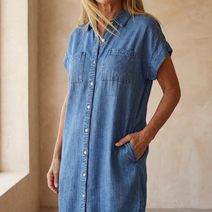Stilvolles Damen Midikleid, knielang, mit Knöpfen. Komfortabel und modisch für jeden Tag.