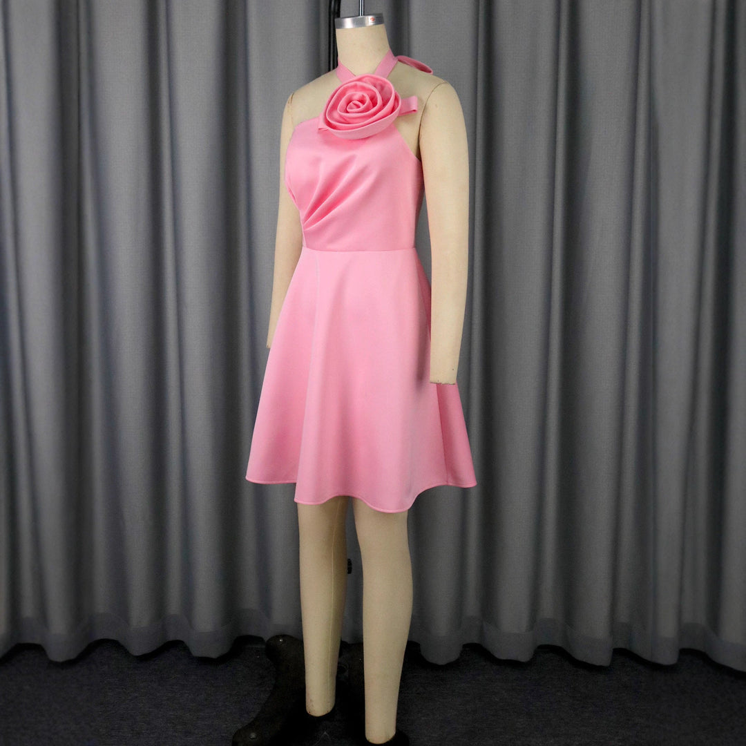 Chic Damen Sommerkleid, asymmetrisches Midikleid mit zarter Blumenapplikation. Perfekt für festliche Events.