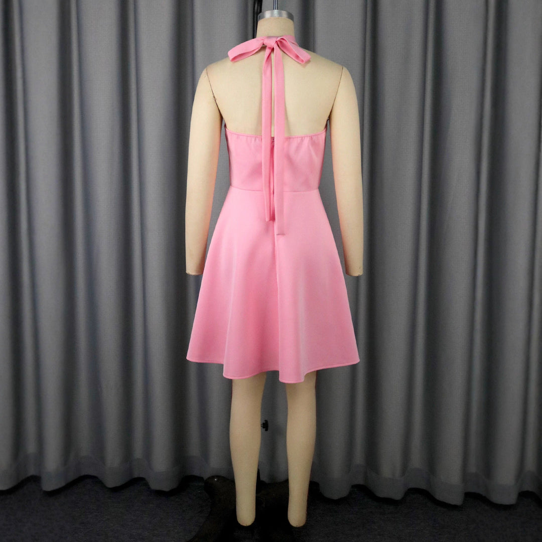 Fließendes elegantes Damen Midikleid mit einzigartiger Blumenapplikation & asymmetrischer Taille.