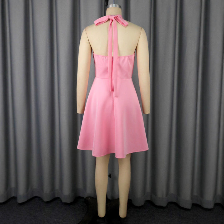 Fließendes elegantes Damen Midikleid mit einzigartiger Blumenapplikation & asymmetrischer Taille.