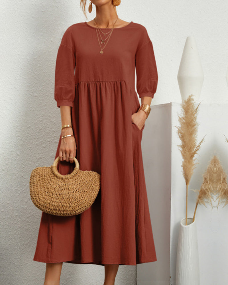 Nahaufnahme des hochwertigen Stoffes vom vielseitigen Damen Midikleid Selina, komfortabel & elegant.