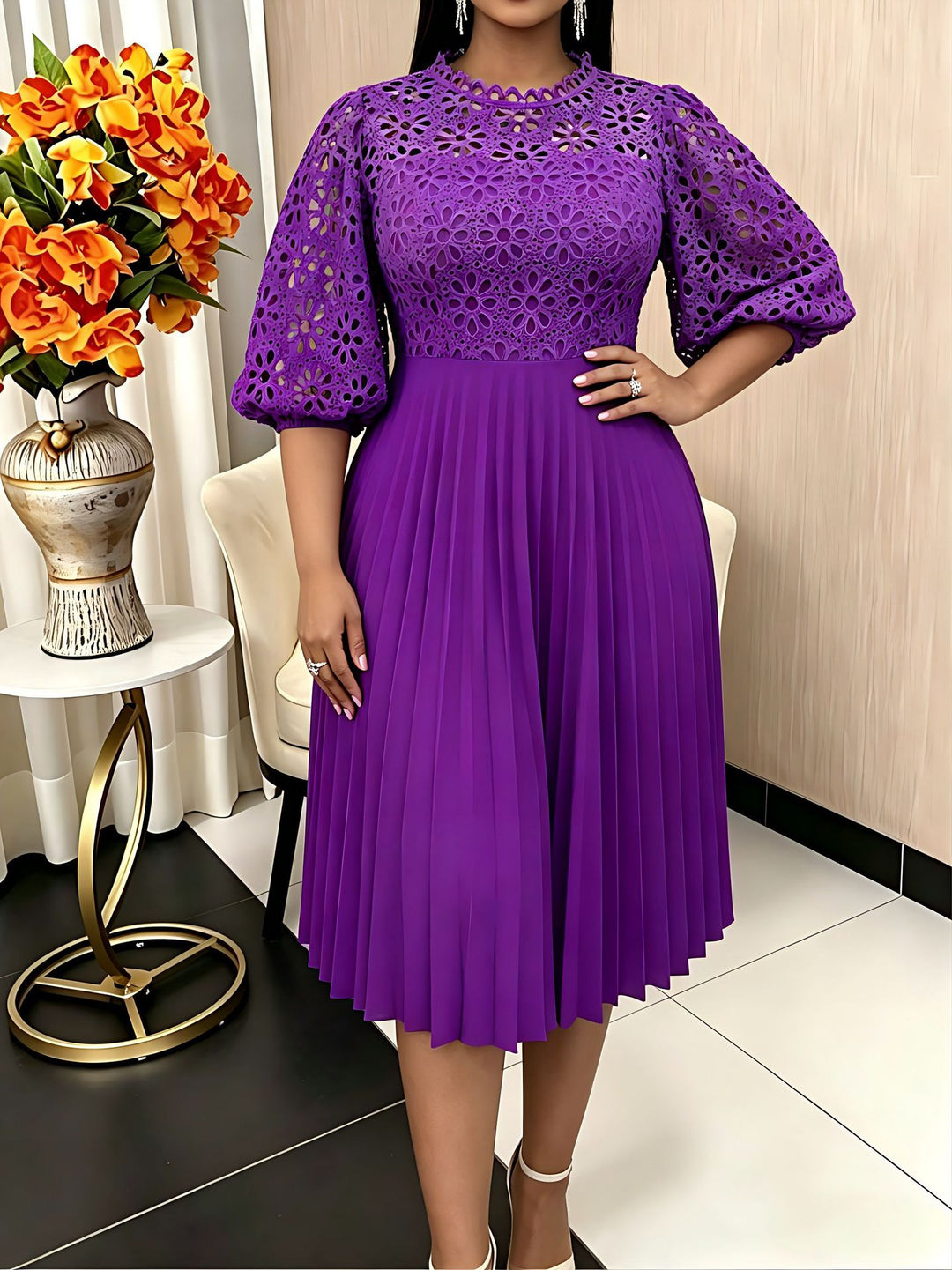 Elegantes Damen Cocktailkleid: Spitzendetails, fließender Plisseerock. Perfekt für den stilvollen Auftritt am Abend.