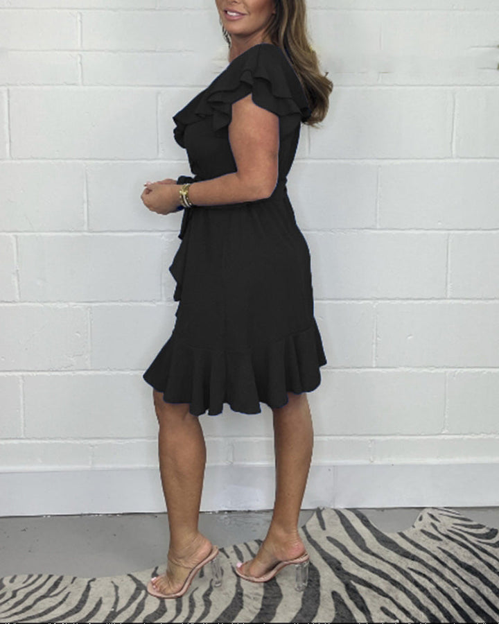 Rotes Damen-Partykleid, kurzes Rüschenkleid mit V-Ausschnitt, perfekt für den Abend.
