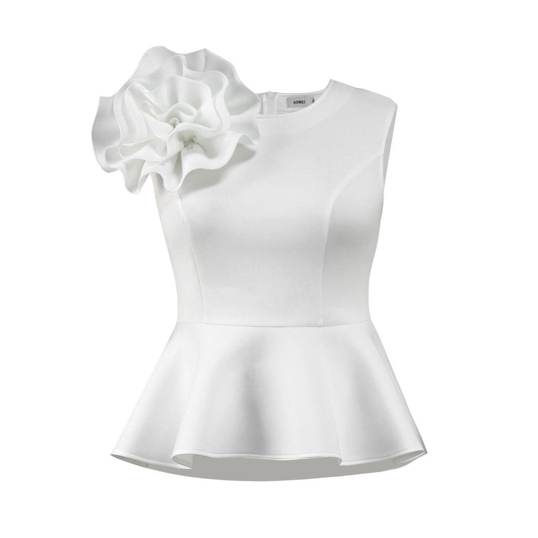 Festliches Damen Oberteil mit Blumen-Design und fließendem Rüschensaum. Ein eleganter Blickfang für Abendmode.