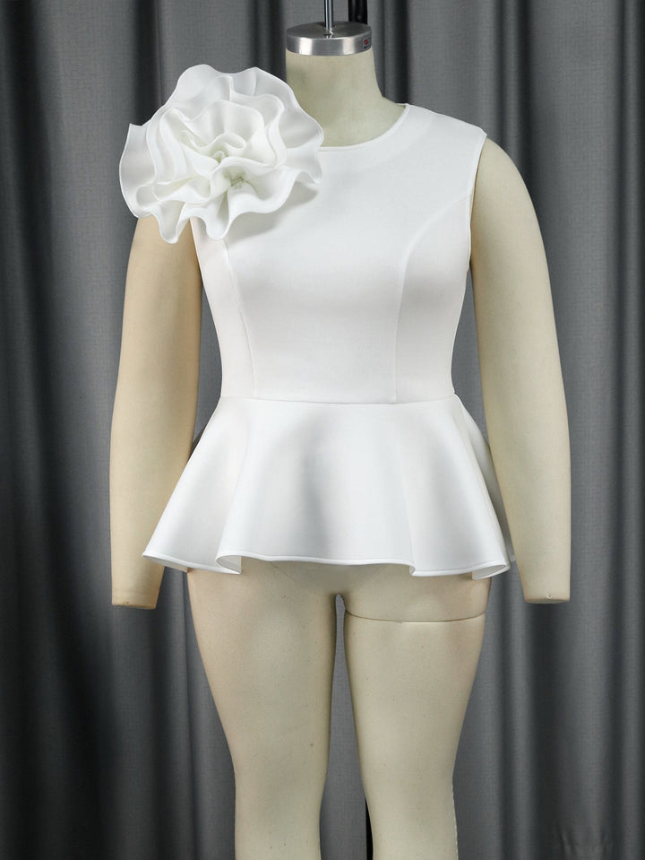 Stilvolles Damen Oberteil mit einzigartigem Blumenmuster und elegantem Rüschenabschluss. Ideal für festliche Looks.