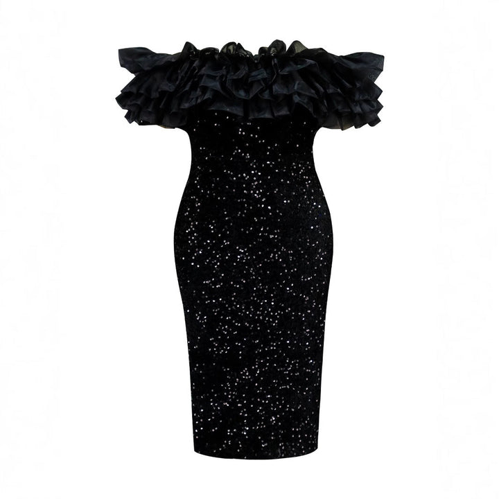 Detailaufnahme des schwarzen Pailletten-Abendkleides: Elegante Rüschen und glitzernde Pailletten.